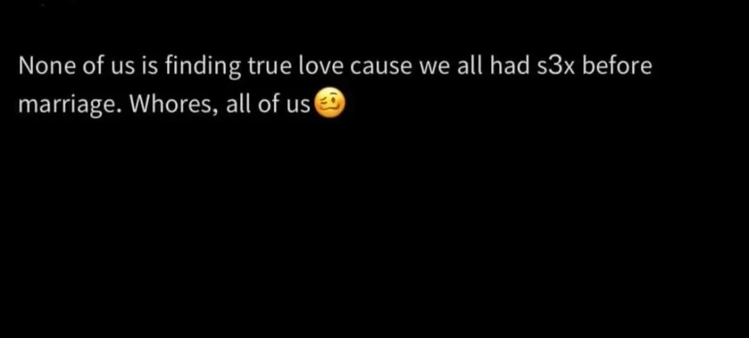 Black Background With A Yellow Smiley INoneogusisitinding true lovecause,weralllhadissxibetore) ImarriagemWnoresmalllotjus GD)